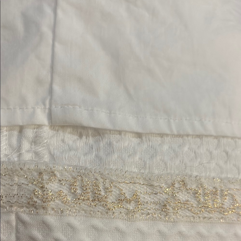 Lilly Pulitzer White and Gold Mini Dress
Laundered, perfect condition - Picture 14 of 16